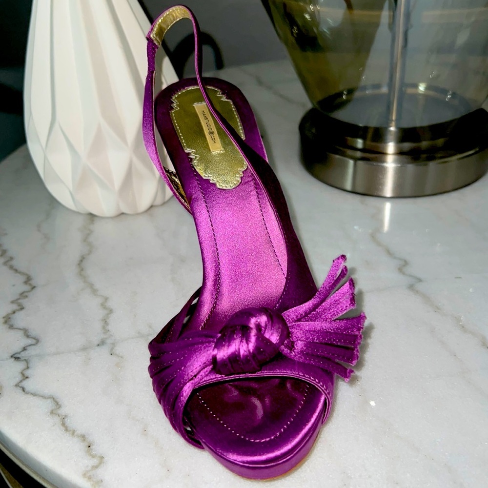 Lilac satin sling back heels. Size 6.5. Brand Maxstudio